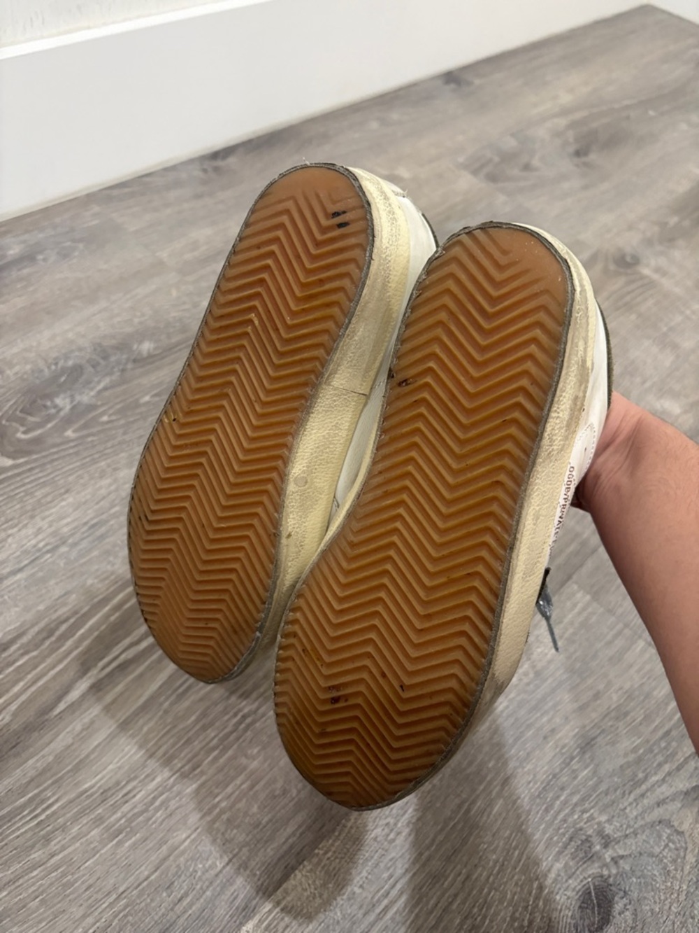 Golden Goose White Sneakers with Olive Star - Picture 5 of 5